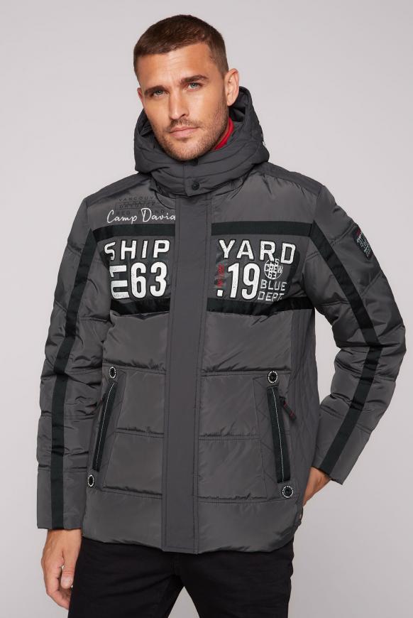 Lange Steppjacke mit Kapuze und Artworks