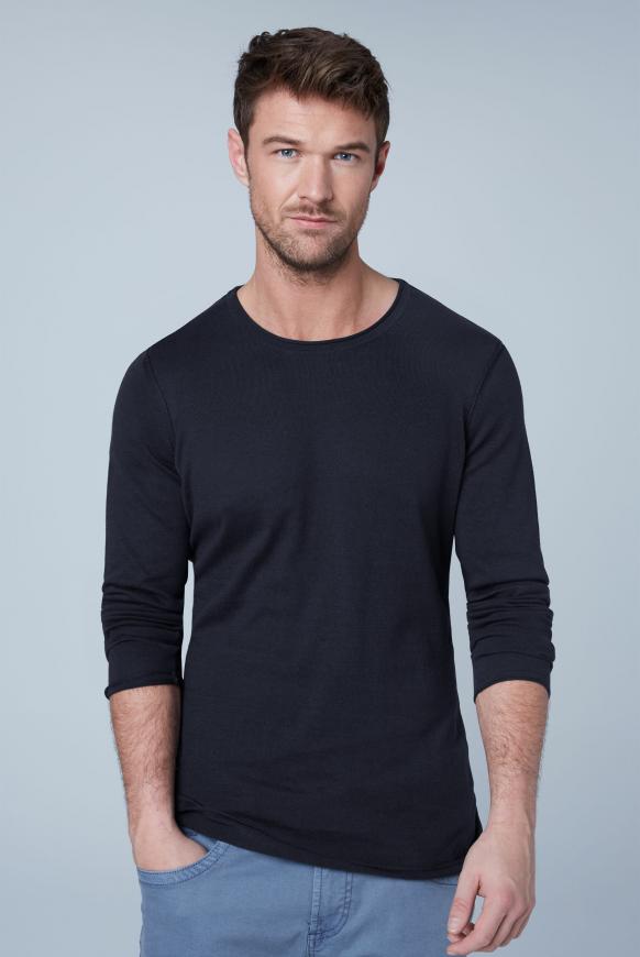 Leichter Pullover mit Rollsäumen
