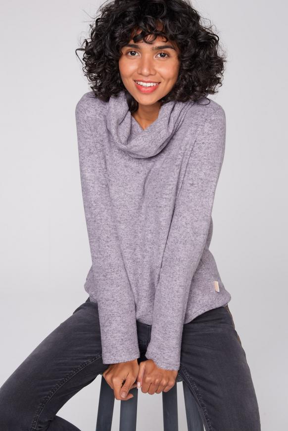 Melierter Pullover mit großem Rollkragen
