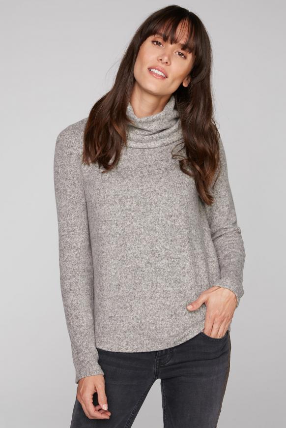 Melierter Pullover mit großem Rollkragen