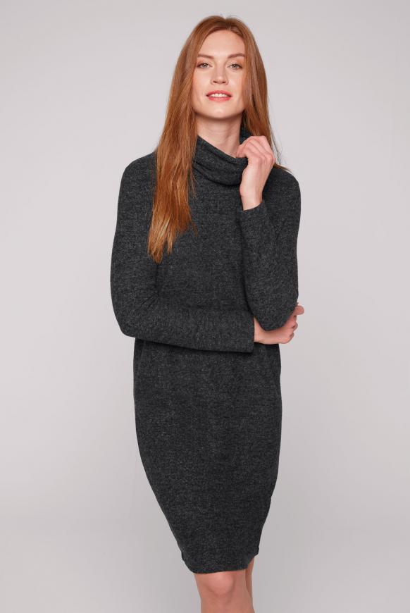 Meliertes Strickkleid mit Rollkragen