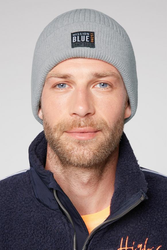 Mütze in Rippstrick mit Label Patch