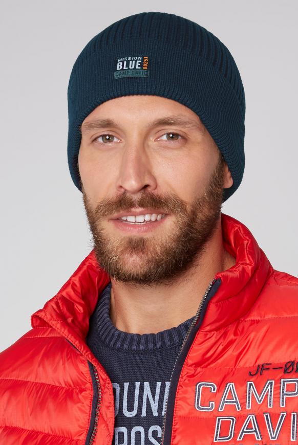 Mütze in Rippstrick mit Label Patch