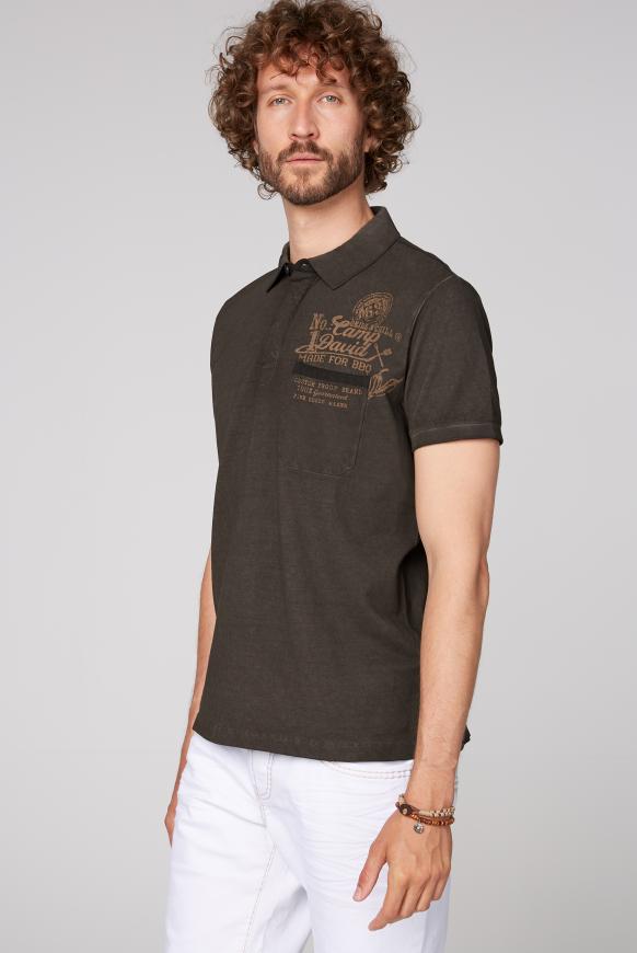 Oil Dyed Polo mit Tasche und Back Print