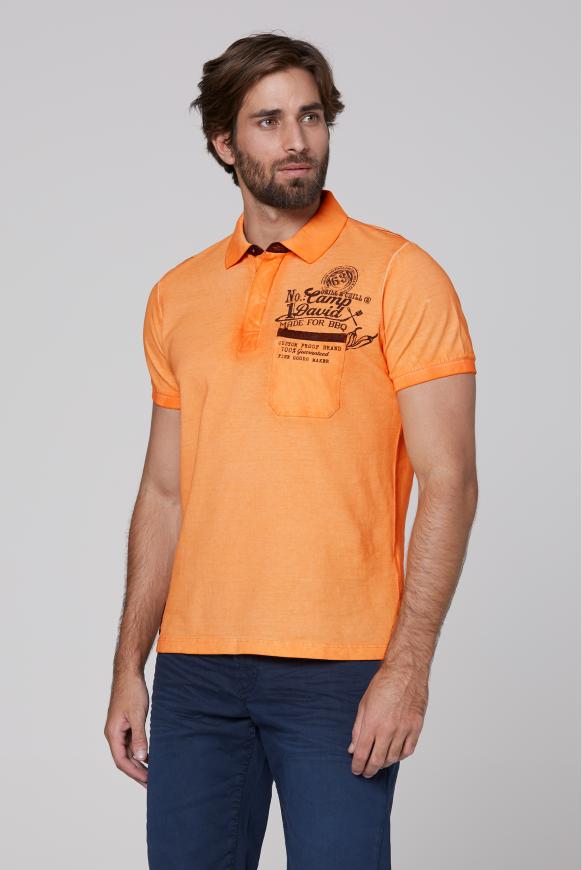 Oil Dyed Polo mit Tasche und Back Print