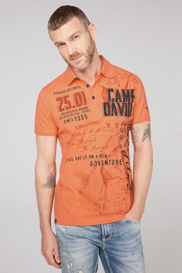 Pikee-Polo mit Label-Applikationen