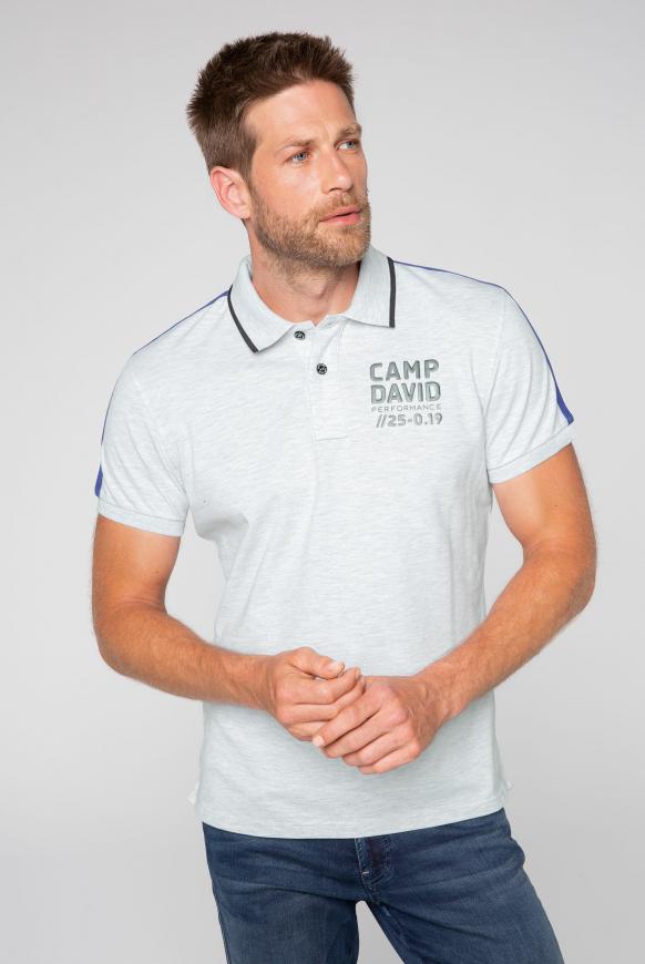 Pikee-Polo mit Streifentape und Metallic Logo