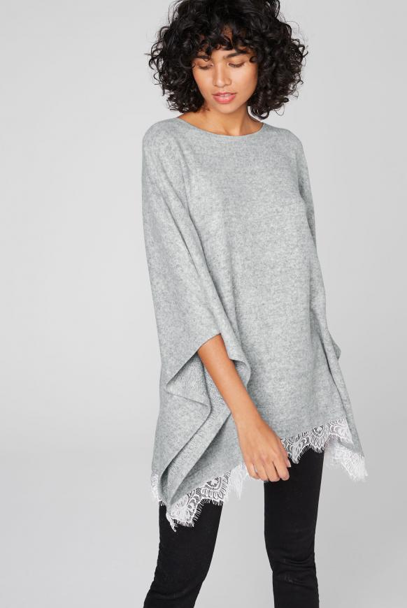 Poncho mit Spitzensaum