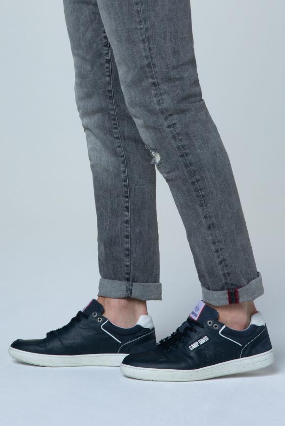 Premium Sneaker aus perforiertem Leder