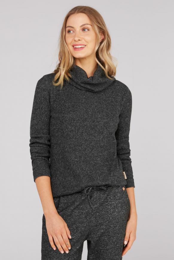Pullover in Rippstrick mit Rollkragen