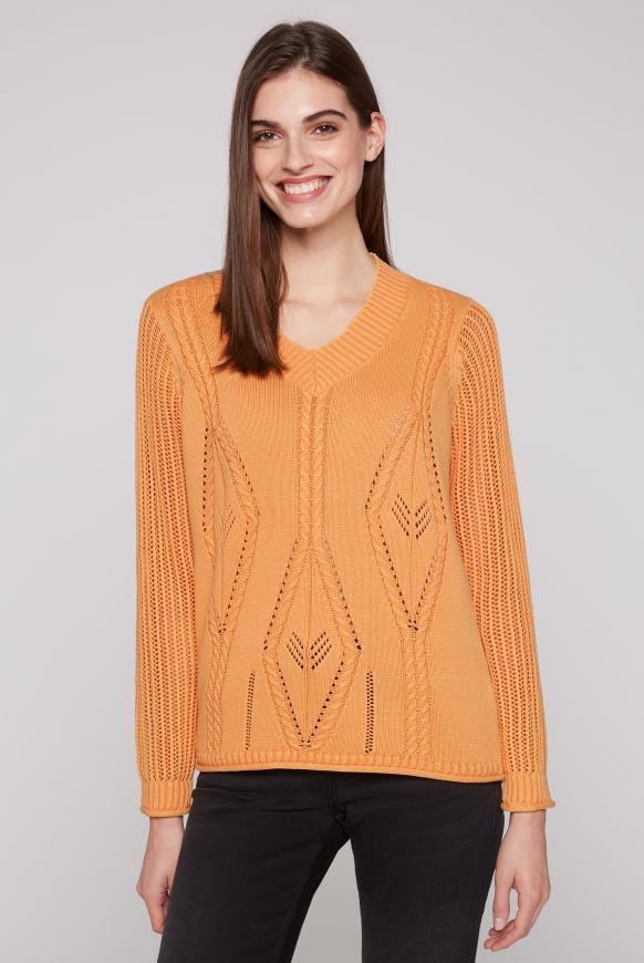 Pullover mit Strickmustern und V-Ausschnitt apricot blush