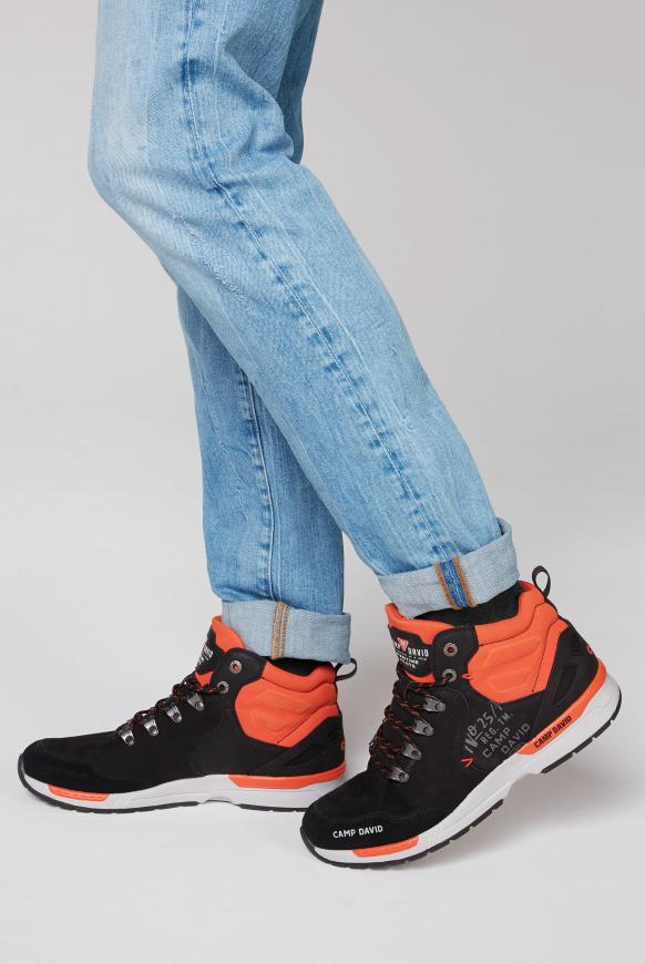 Robuster Sneaker in Wanderschuh-Optik