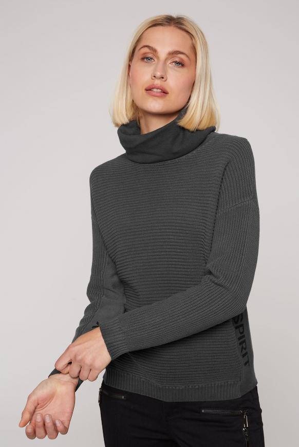 Rollkragenpullover mit Intarsien-Strick