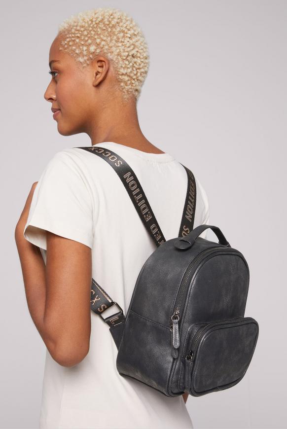 Rucksack im Metallic-Look mit Logo-Gurten