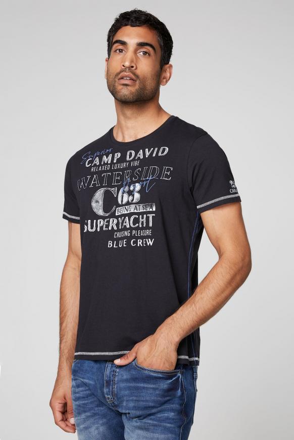 Rundhalsshirt mit Label-Applikationen