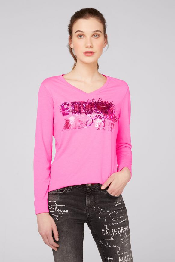 Shirt mit V-Ausschnitt und Logo Artwork