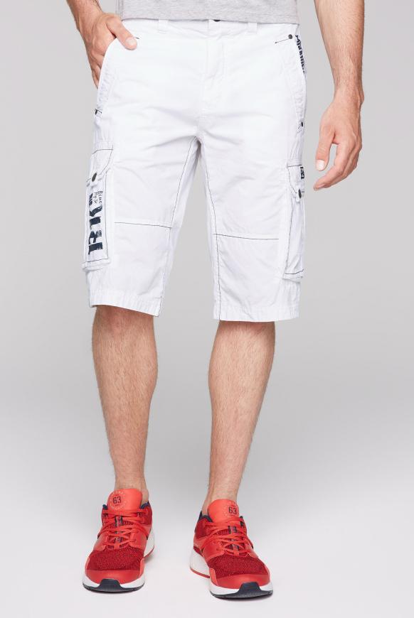 Skater Bermudas mit Label-Applikationen