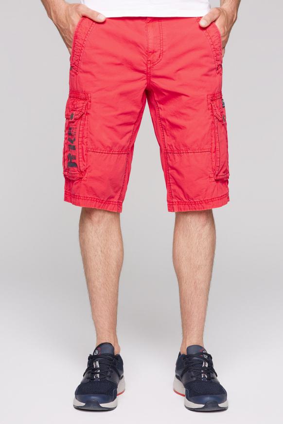 Skater Bermudas mit Label-Applikationen
