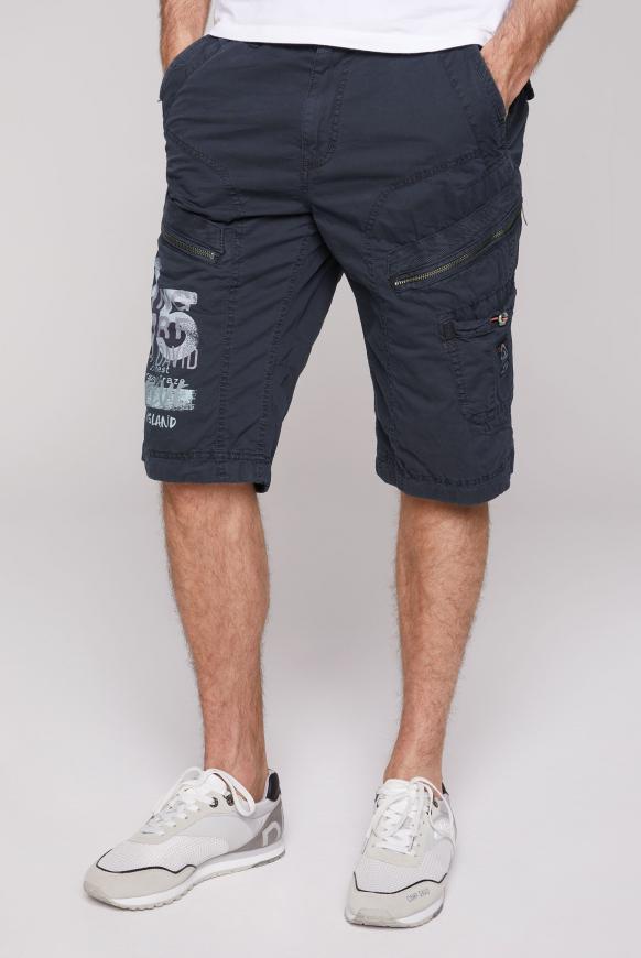 Skater Shorts mit Label Prints und Tapes