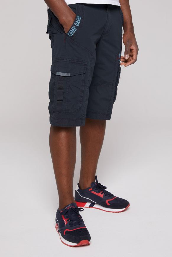 Skater Shorts mit Tapes, Prints und Stickereien