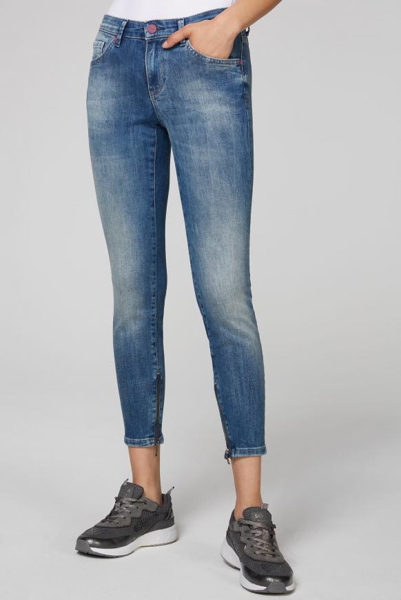Slim Fit Jeans MI:RA mit Label Prints hinten
