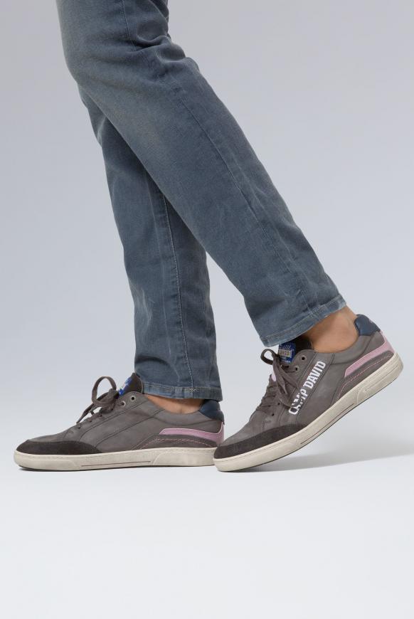 Sneaker aus Leder mit Logostick