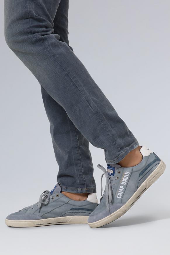 Sneaker aus Leder mit Logostick