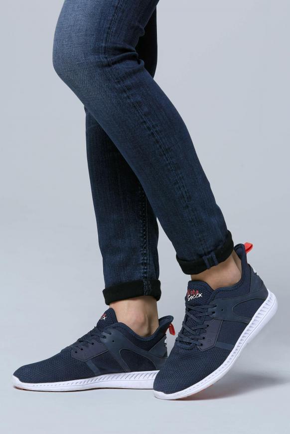 Sneaker aus Mesh