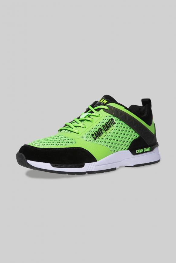 Sneaker aus Mesh mit 3D-Logo-Design