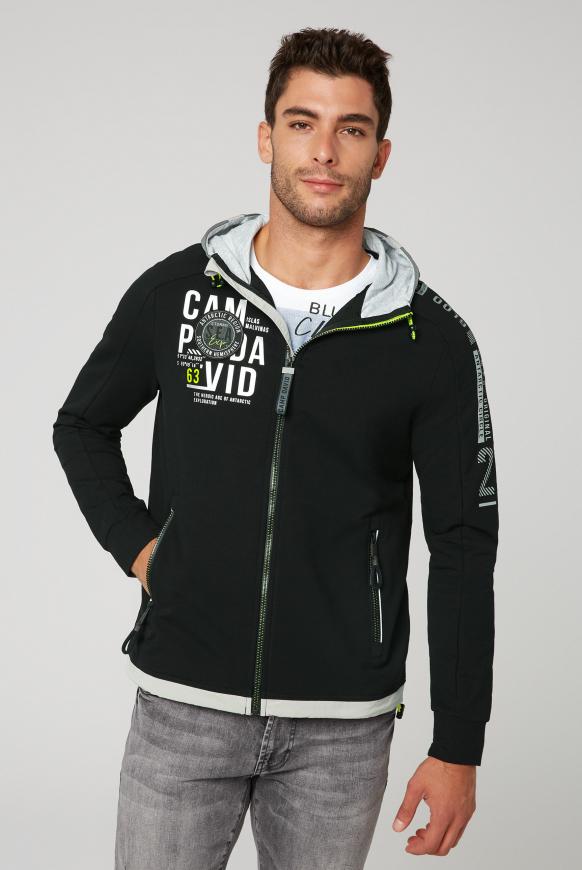 Softshelljacke mit Kapuze im Materialmix
