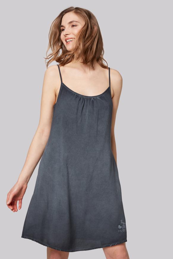Sommerkleid mit Träger-Design am Rücken