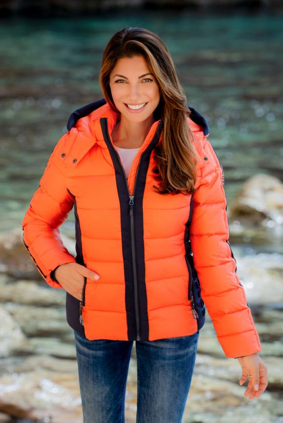 Steppjacke mit geprägten Logo Artworks