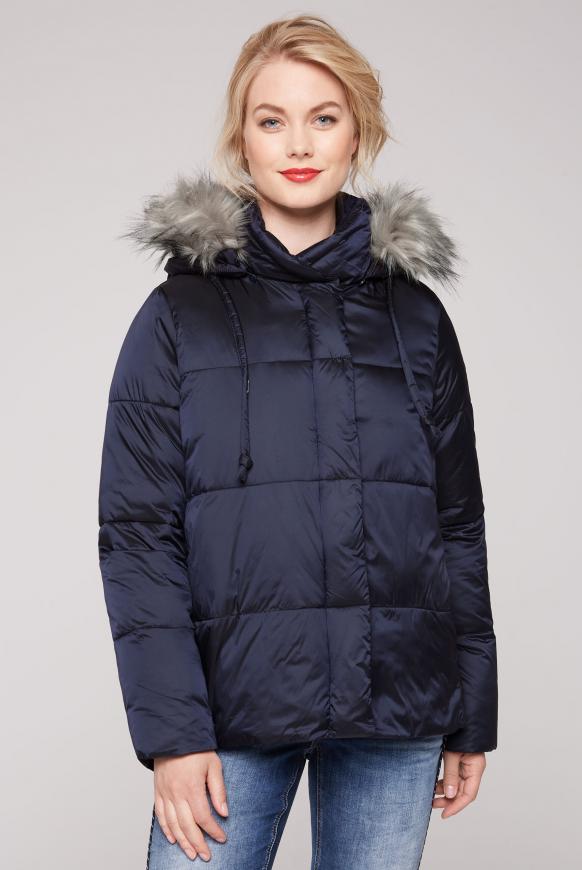 Steppjacke mit Kapuze und Kunstfellkragen