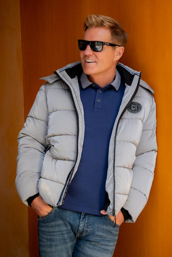 Steppjacke mit Metallic-Effekt und Kapuze
