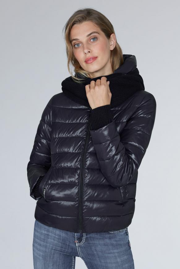 Steppjacke mit Strickschal und -kapuze