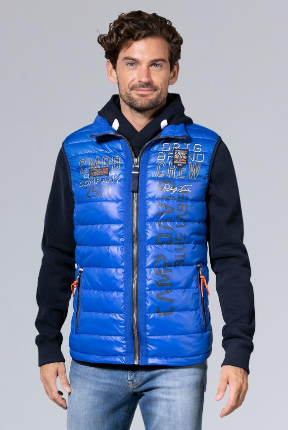 Steppweste mit Label-Applikationen