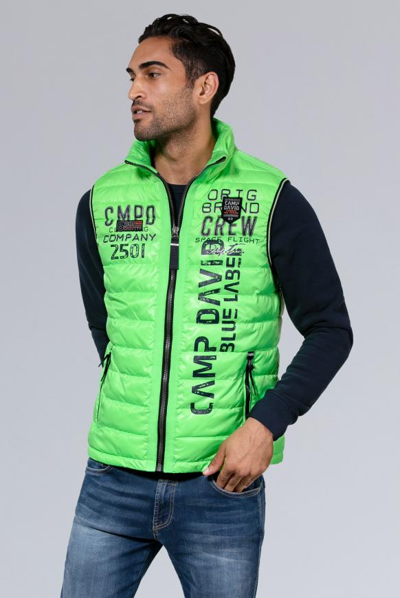 Steppweste mit Label-Applikationen
