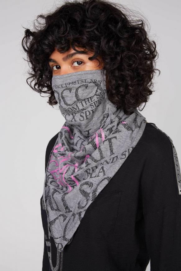 Stoffmaske mit Triangle-Tuch und Logo Design