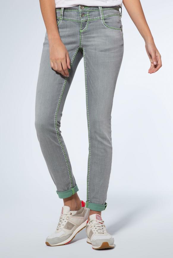 Stretchjeans KA:RA mit breiten Kontrastnähten