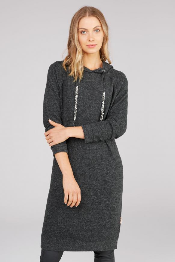 Strickkleid mit Raglanärmel und Kapuze
