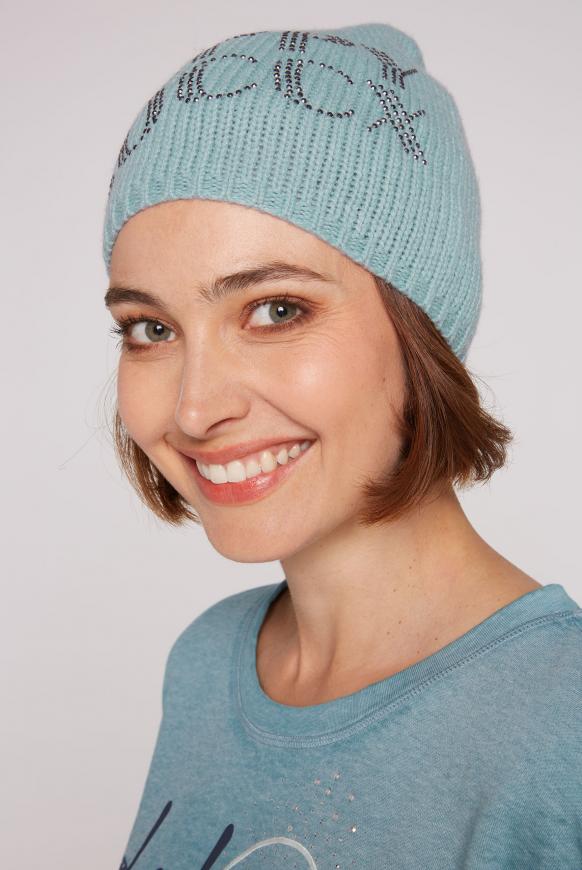 Strickmütze mit Glitzerstein-Artwork