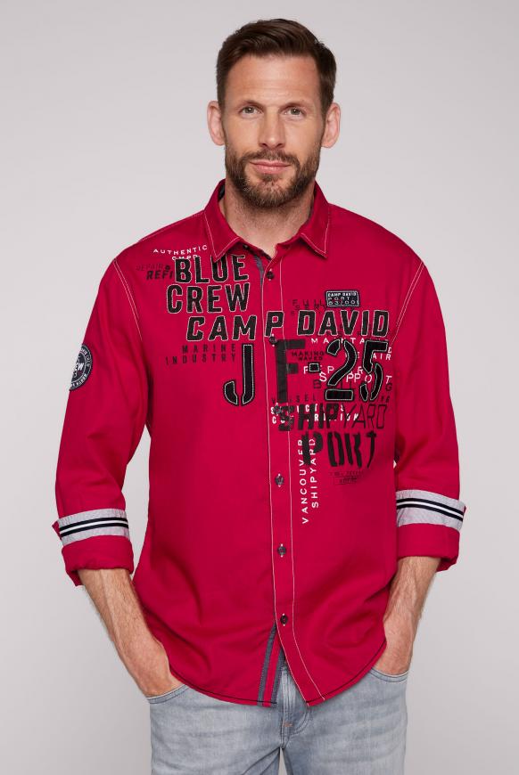 Strukturiertes Hemd mit Label-Applikationen bright red