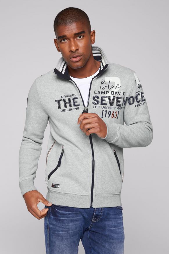 Sweatjacke mit Stickerei und Tape am Kragen