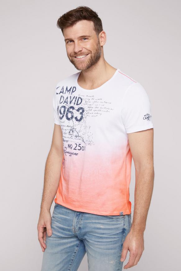 T-Shirt Dip Dye mit Label Prints