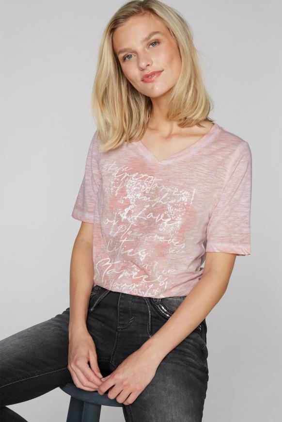 T-Shirt mit All Over Print und Artwork