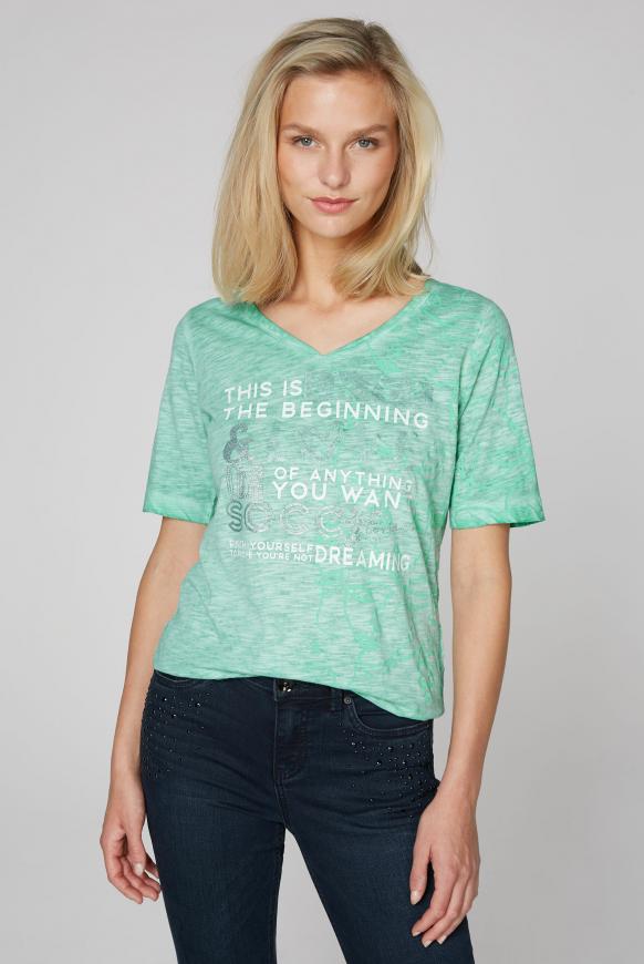 T-Shirt mit All Over Print und Artwork