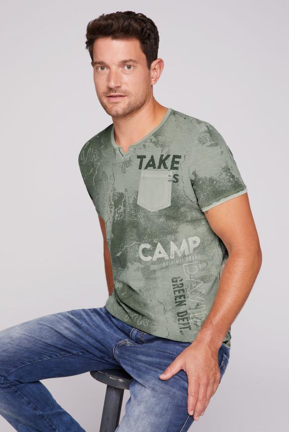 T-Shirt mit All Over Print und Tasche
