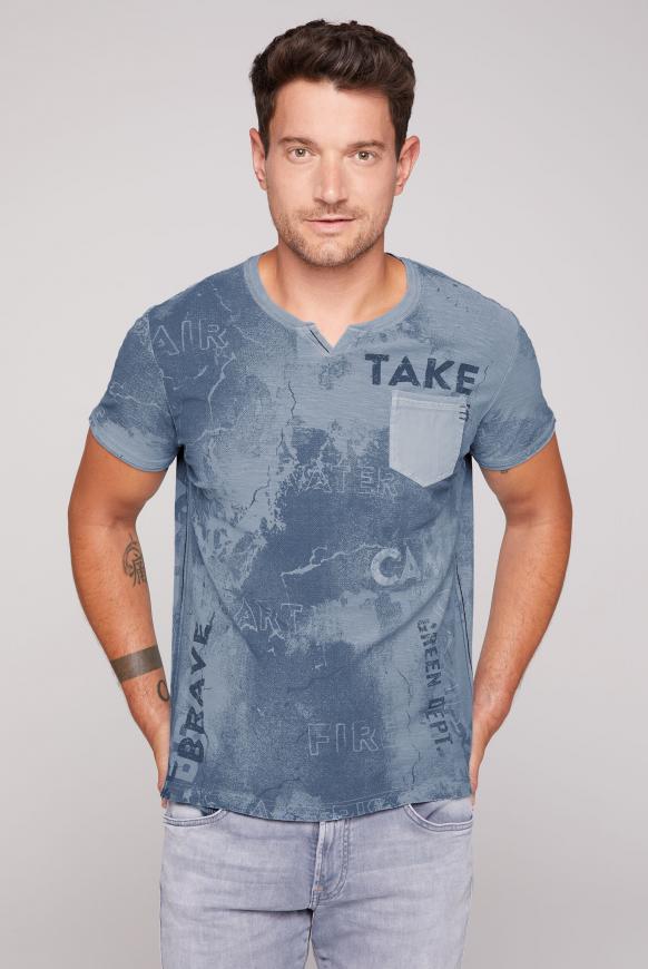 T-Shirt mit All Over Print und Tasche