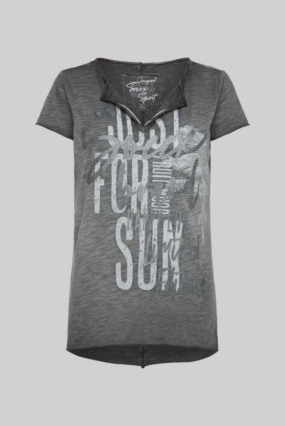 T-Shirt mit Label Print und Used Look