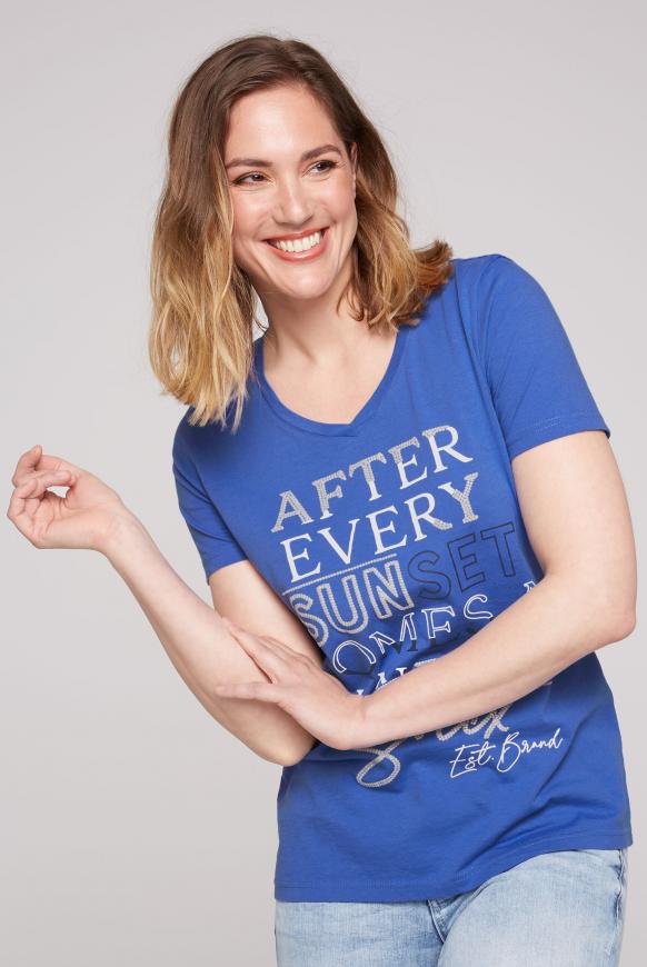T-Shirt mit V-Ausschnitt und Artwork heaven blue
